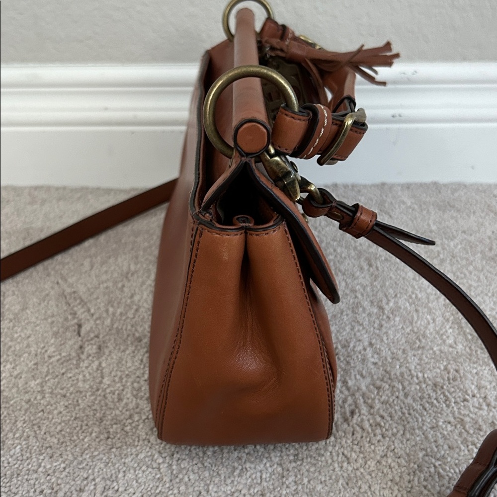 Elegant Brown Leather Shoulder Bag - Picture 9 of 11